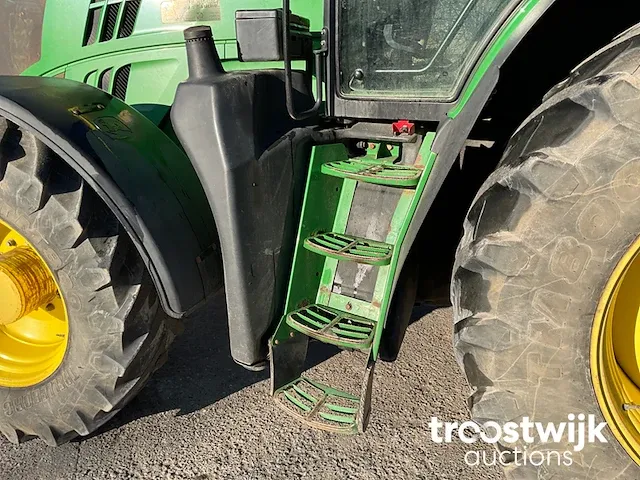 Vierwielaangedreven landbouwtractor - afbeelding 10 van  25