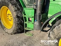 Vierwielaangedreven landbouwtractor - afbeelding 11 van  25