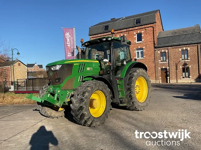 Vierwielaangedreven landbouwtractor - afbeelding 1 van  25