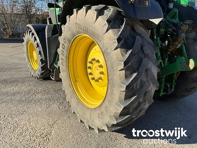 Vierwielaangedreven landbouwtractor - afbeelding 13 van  25