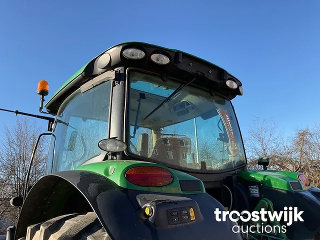 Vierwielaangedreven landbouwtractor - afbeelding 14 van  25
