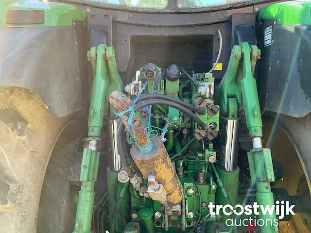 Vierwielaangedreven landbouwtractor - afbeelding 15 van  25