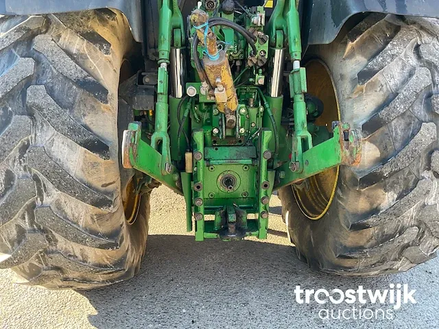 Vierwielaangedreven landbouwtractor - afbeelding 16 van  25
