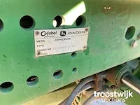 Vierwielaangedreven landbouwtractor - afbeelding 17 van  25