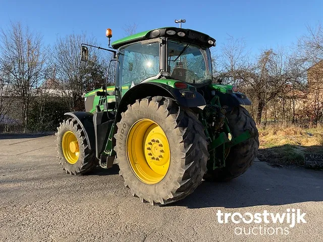 Vierwielaangedreven landbouwtractor - afbeelding 19 van  25