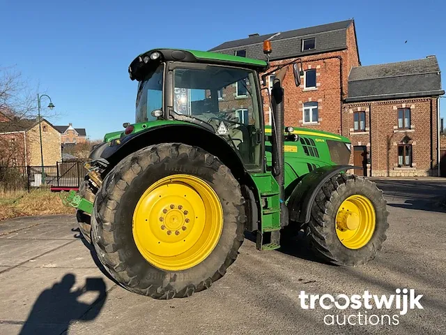 Vierwielaangedreven landbouwtractor - afbeelding 22 van  25