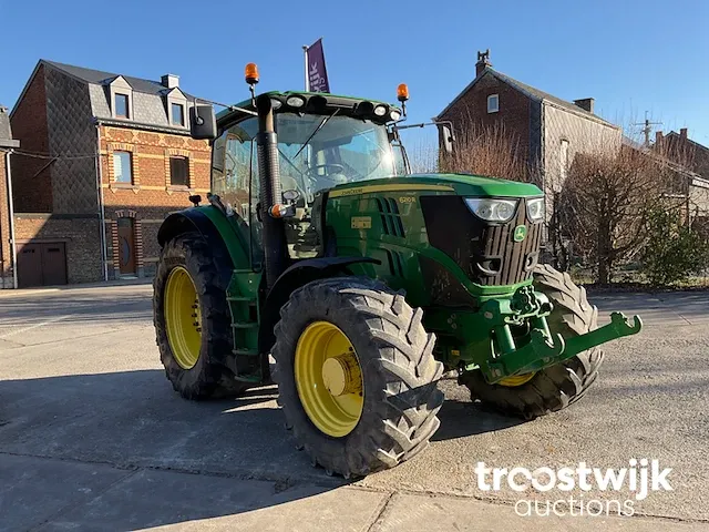 Vierwielaangedreven landbouwtractor - afbeelding 23 van  25