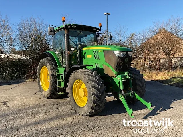 Vierwielaangedreven landbouwtractor - afbeelding 24 van  25