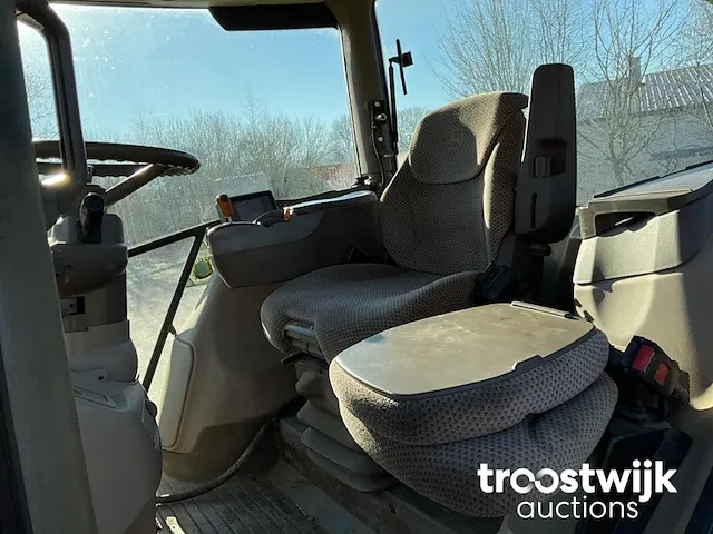 Vierwielaangedreven landbouwtractor - afbeelding 25 van  25