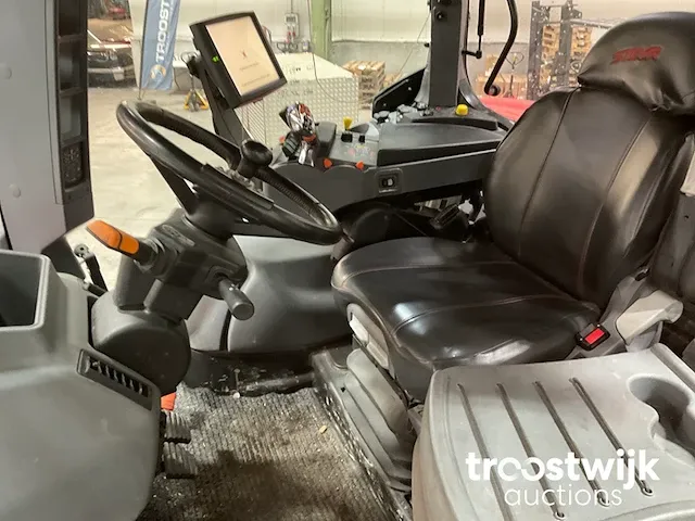 Vierwielaangedreven landbouwtractor - afbeelding 10 van  20