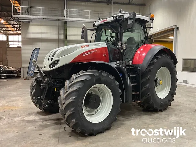 Vierwielaangedreven landbouwtractor - afbeelding 1 van  20