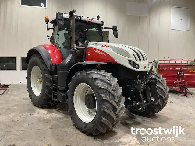 Vierwielaangedreven landbouwtractor - afbeelding 14 van  20