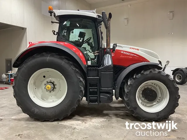 Vierwielaangedreven landbouwtractor - afbeelding 15 van  20