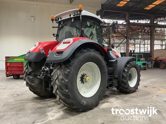 Vierwielaangedreven landbouwtractor - afbeelding 16 van  20