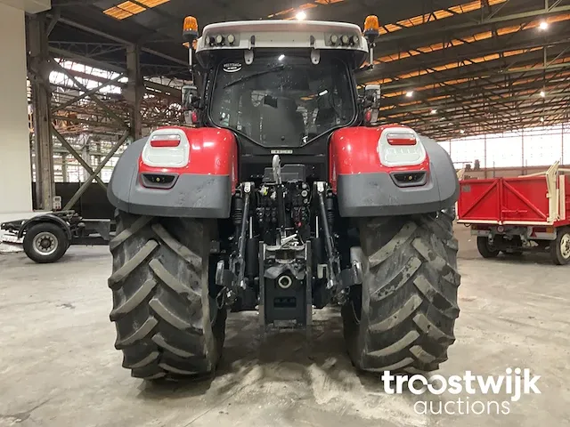 Vierwielaangedreven landbouwtractor - afbeelding 17 van  20