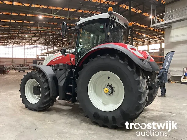 Vierwielaangedreven landbouwtractor - afbeelding 18 van  20