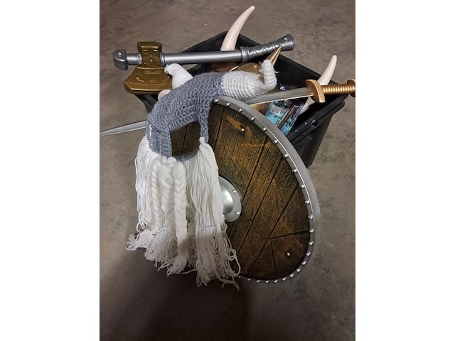 Viking attibuten(bak) - afbeelding 1 van  3