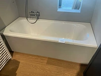 Villeroy & boch badkuip met douchekraan - afbeelding 1 van  7