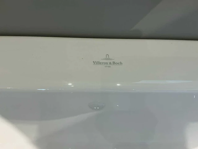 Villeroy & boch badkuip met douchekraan - afbeelding 4 van  7