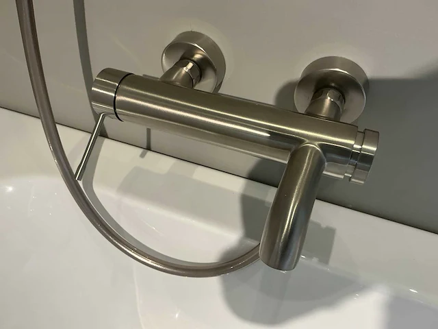 Villeroy & boch badkuip met douchekraan - afbeelding 5 van  7
