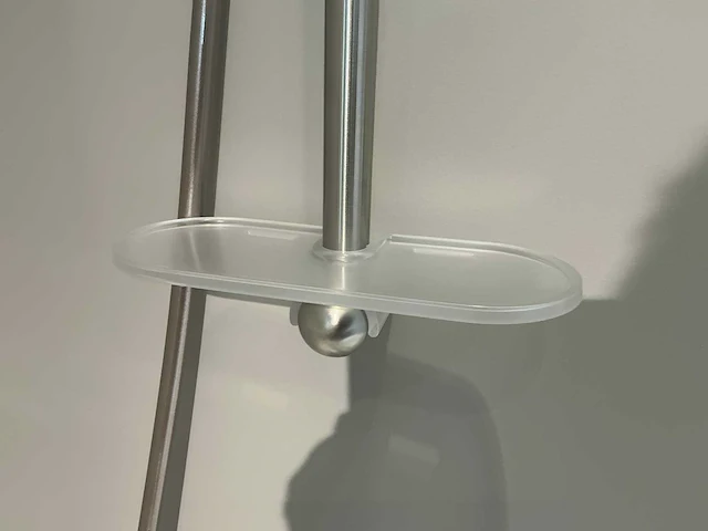 Villeroy & boch badkuip met douchekraan - afbeelding 6 van  7