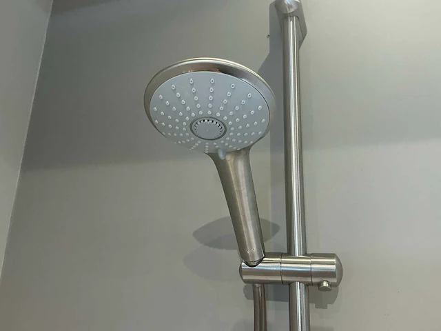 Villeroy & boch badkuip met douchekraan - afbeelding 7 van  7