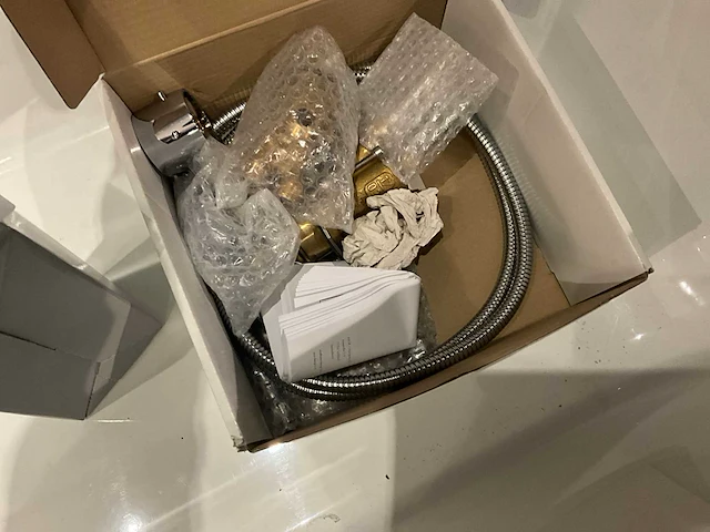 Villeroy & boch collaro polyester hoekbad met kranen - afbeelding 5 van  6