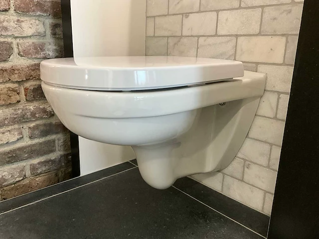 Villeroy & boch hangtoilet - afbeelding 1 van  4