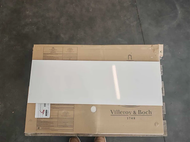Villeroy&boch glans wit wandtegel 30x90 cm 13,5 m² - afbeelding 1 van  7