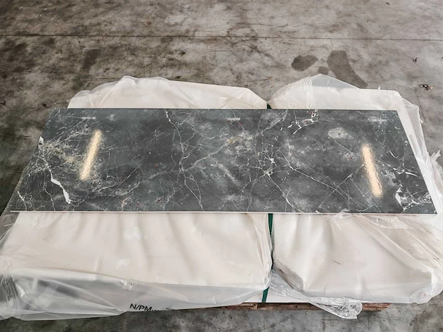 Villeroy&boch marmochic glans zwart wandtegel 40x120 cm 38,4 m² - afbeelding 1 van  7