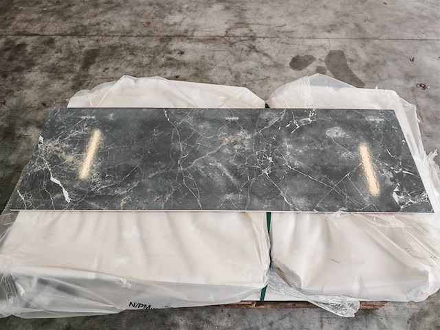 Villeroy&boch marmochic glans zwart wandtegel 40x120 cm 38,4 m² - afbeelding 1 van  7