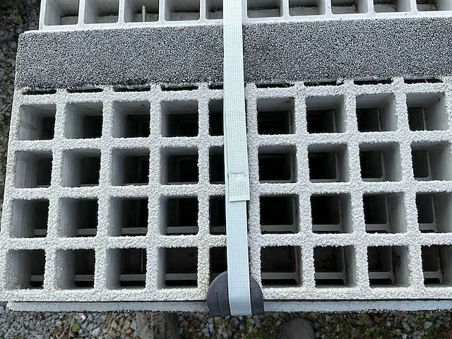 Vink gvk. glasvezelversterkte kunststof traptreden. (16x) - afbeelding 2 van  3