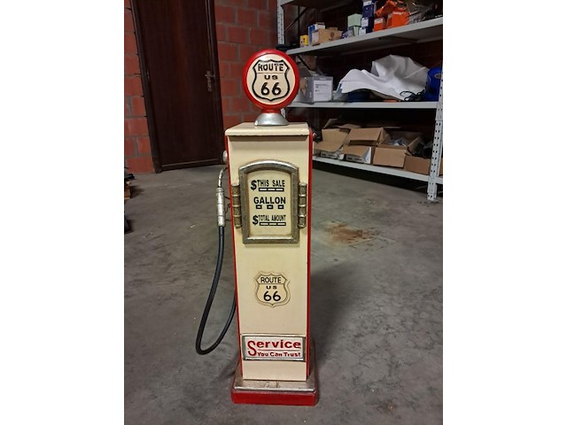 Vintage bezinepomp kastje - afbeelding 1 van  3