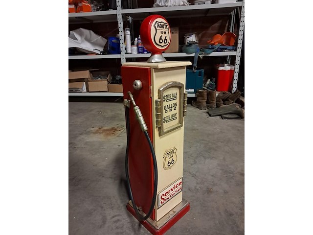 Vintage bezinepomp kastje - afbeelding 2 van  3