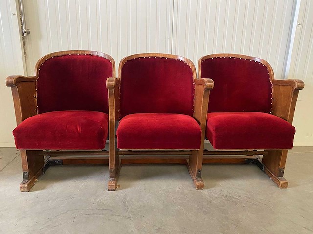 Vintage bioscoopstoelen - afbeelding 1 van  4