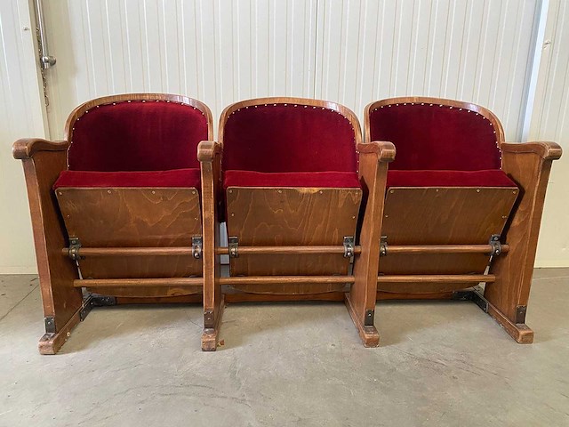Vintage bioscoopstoelen - afbeelding 2 van  4