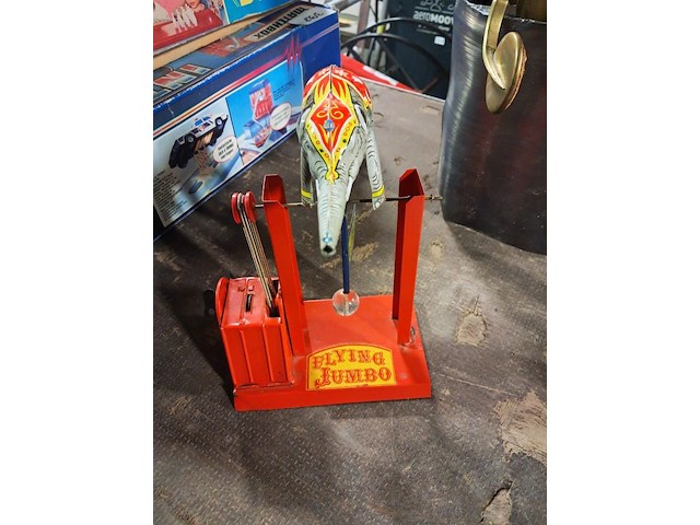 Vintage circus olifant in blik - afbeelding 1 van  3