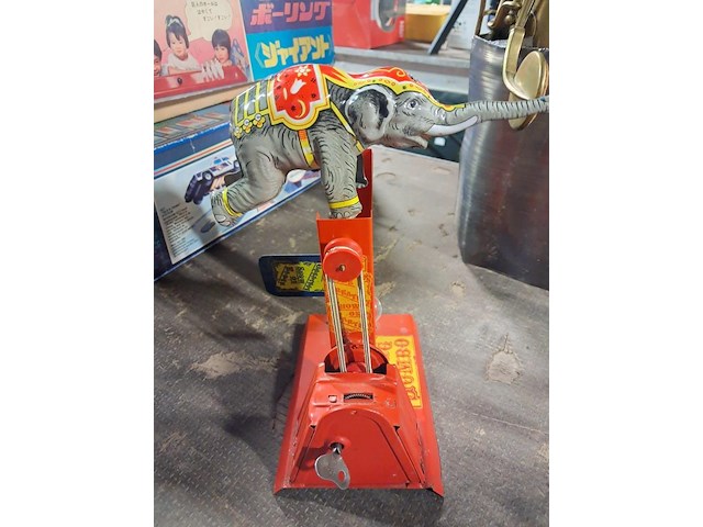 Vintage circus olifant in blik - afbeelding 2 van  3