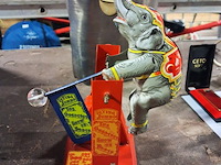 Vintage circus olifant in blik - afbeelding 3 van  3