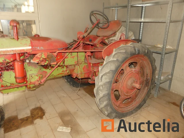Vintage collectible tractor (te restaureren) international harvester fc - afbeelding 12 van  12