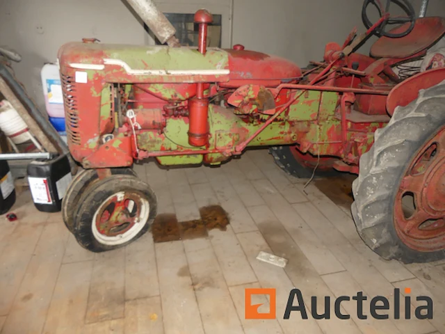 Vintage collectible tractor (te restaureren) international harvester fc - afbeelding 1 van  12
