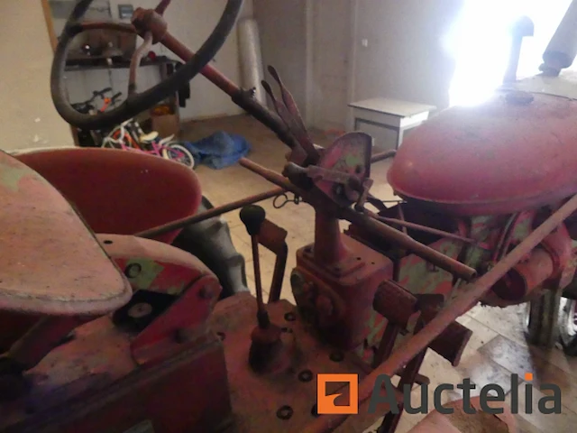 Vintage collectible tractor (te restaureren) international harvester fc - afbeelding 5 van  12