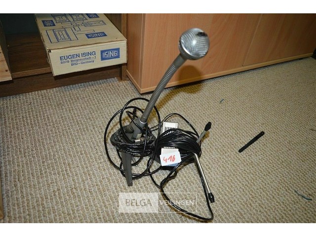 Vintage dynamische microfoon - afbeelding 1 van  2