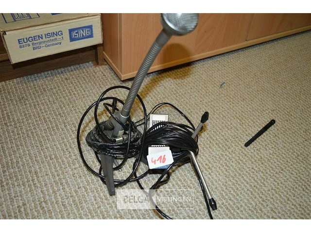 Vintage dynamische microfoon - afbeelding 2 van  2