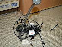 Vintage dynamische microfoon - afbeelding 2 van  2