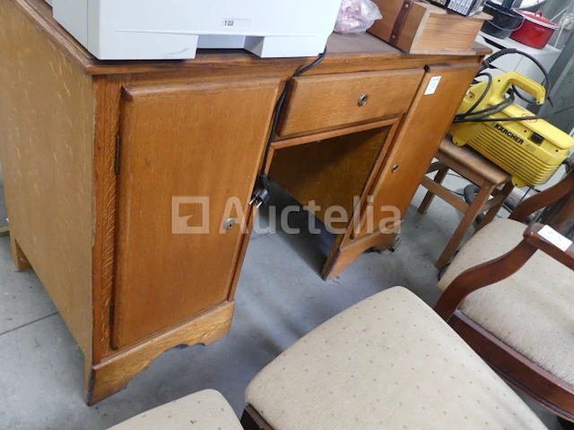 Vintage houten bureau + stoelen - afbeelding 6 van  7