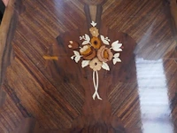 Vintage houten kast met bloemenmotief en gelakt - afbeelding 5 van  5