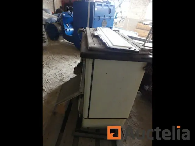 Vintage houtkachel - afbeelding 1 van  7