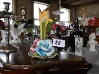 Vintage kandelaar met bloemen - afbeelding 1 van  1