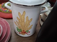 Vintage keukenmateriaal - afbeelding 2 van  2